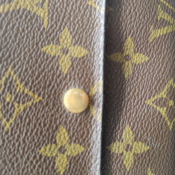 Louis Vuitton Monogram with Gold Button - Picture 2 of 12